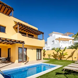 With 4 Bedrooms And Private Heated Pool Villa San Miguel de Abona